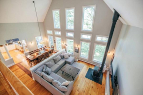 Waterfront, Luxury, Spacious home in Freeport!